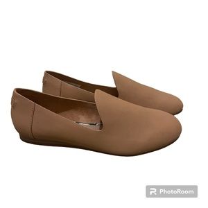 TOMS Darcy Flats in Tan | Womens 6.5